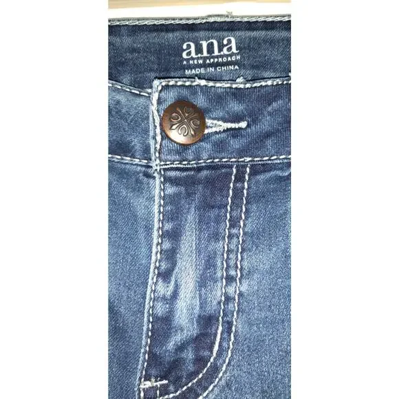 ANA Blue Denim Capris Jeans Women's SIZE 8 BLING Y2K Rhinestones Embellished 8 - Picture 4 of 14